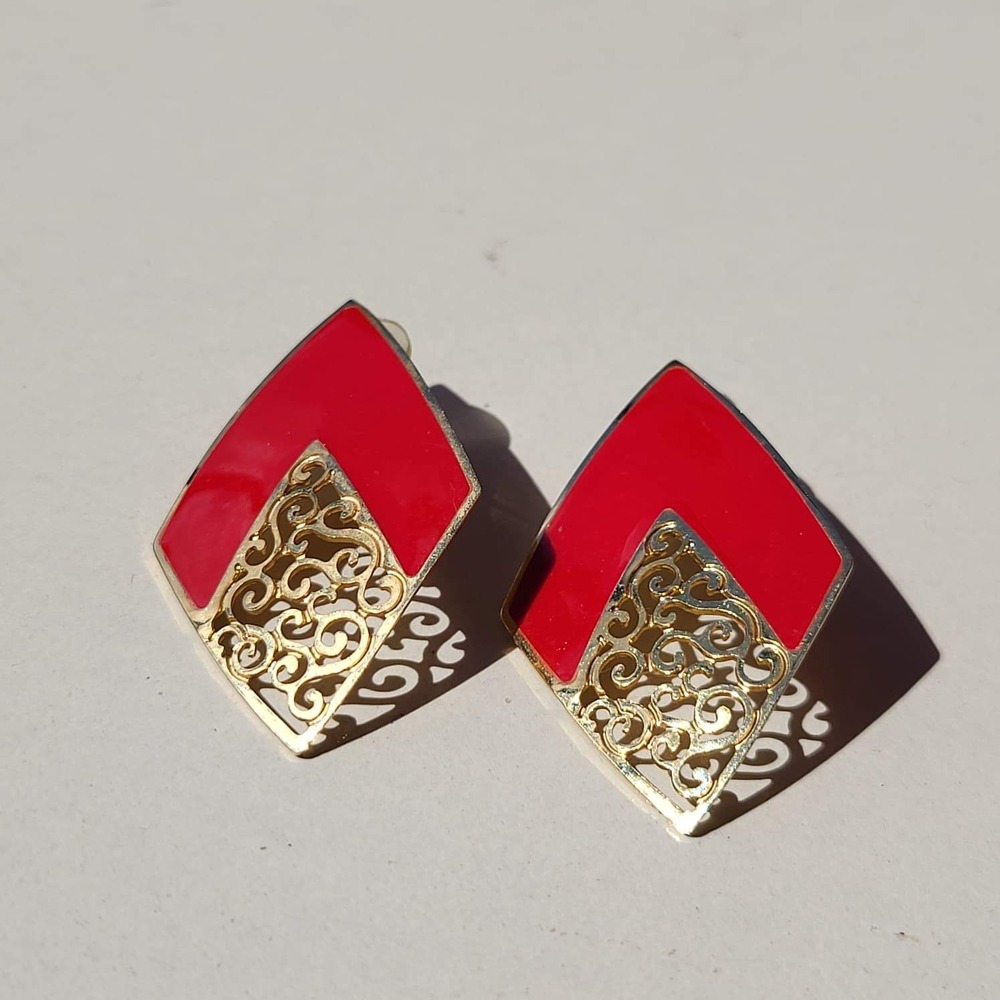 Vintage Red Enamel Gold Tone Filigree Geometric Diamond Post Red Earrings